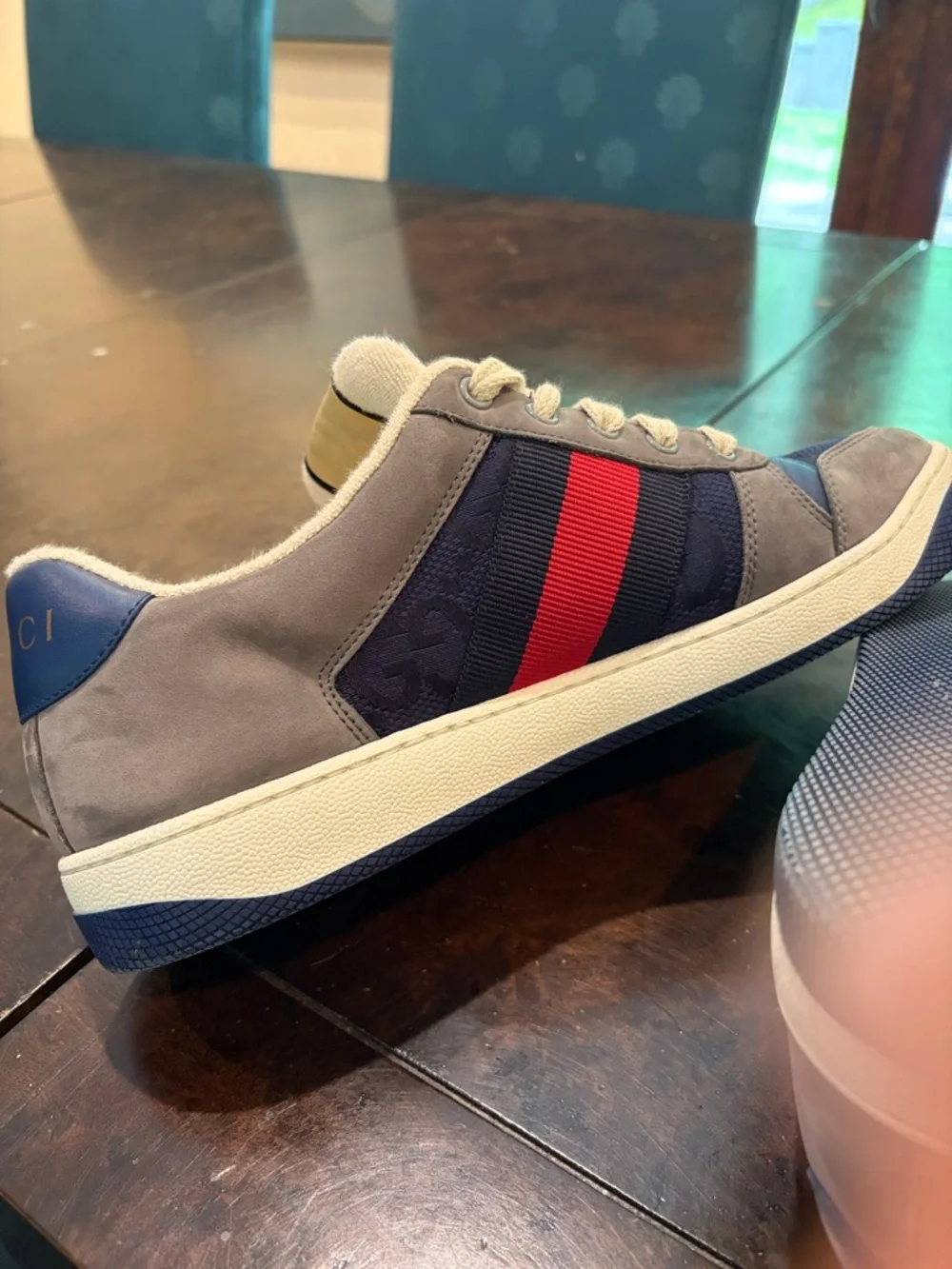 GUCCI Men's Grey & Navy Casual Sneakers with Red Stripe SIZE 8 / worn 4x - Picture 8 of 11